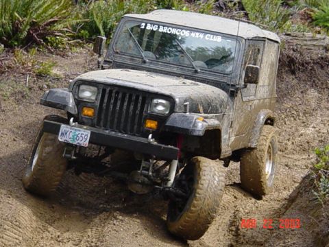 1989 Ford Bronco - Very slick rutty corner