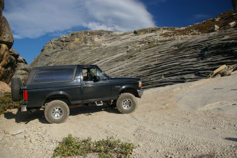 1996 Ford Bronco - Slippery switch back on Shuteye peak trail