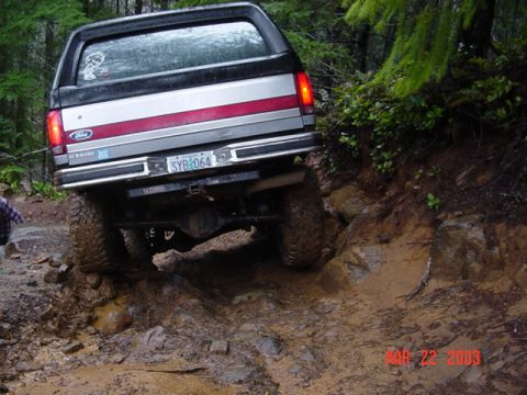 1989 Ford Bronco - Back tire in the air (bronco does not feel stable)