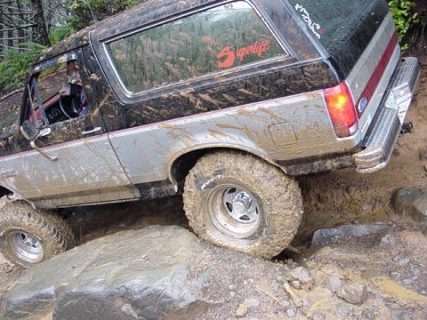 1989 Ford Bronco - Getting ready to drop the rear (Frank)