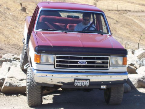 1991 Ford Bronco - This Ford F-Series truck is navigating a rocky terrain with a driver behind the wheel.
