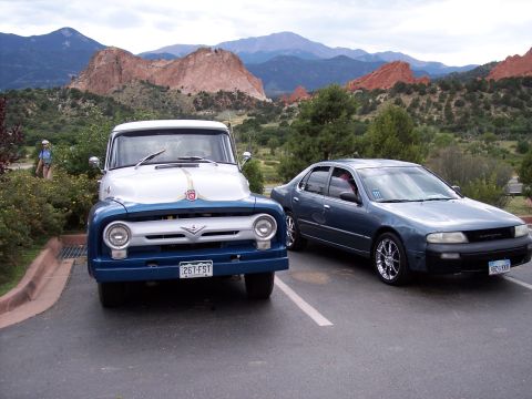 1972 Ford Ranchero - Two vehicles parked in front of the Garden of the Gods, Colorado.