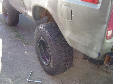 1978 Ford Bronco - Dont look at the little 33, but the wheel looks like a good width.