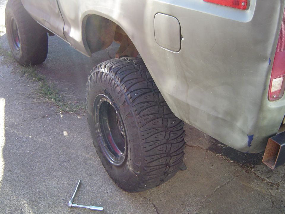 Dont look at the little 33, but the wheel looks like a good width.