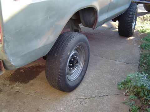 1978 Ford Bronco - Got my little rollers on it, and got it on the ground
