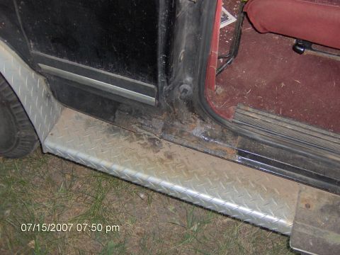 1987 Ford Bronco - Close-up of the diamond plate step and interior door sill of a 1987 Ford Bronco.