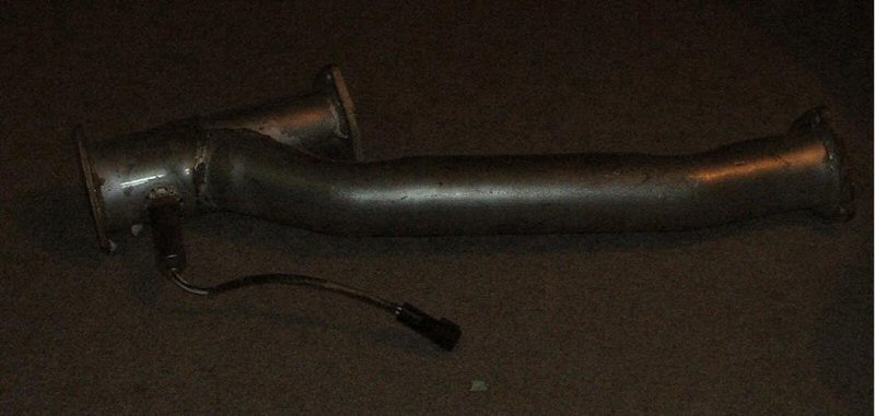 Exhaust pipe with oxygen sensor