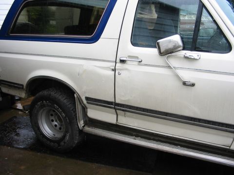 1989 Ford Bronco - Dads old bronc got wrecked, this side hit a school bus