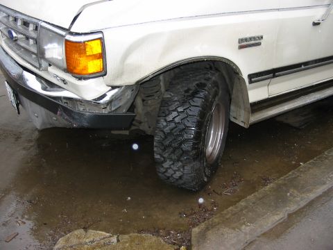 1989 Ford Bronco - This side hit the car