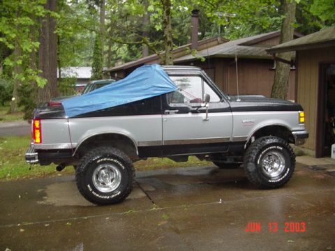 1989 Ford Bronco - Rainy day Bronco