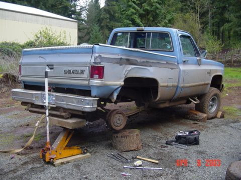 1989 Ford Bronco - Get the wheel off so we can beat the back of the rim into shape, and get to the u-bolts