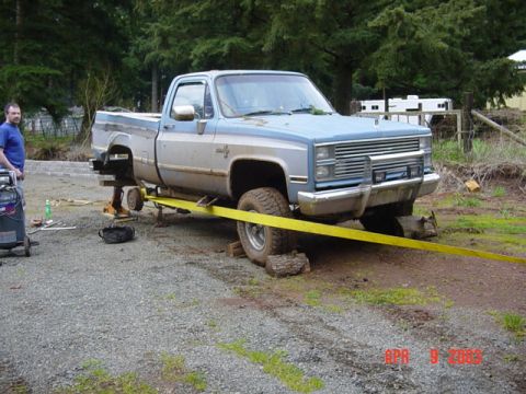 1989 Ford Bronco - Tightened the u-bolts up, then chained it into position so it wont move