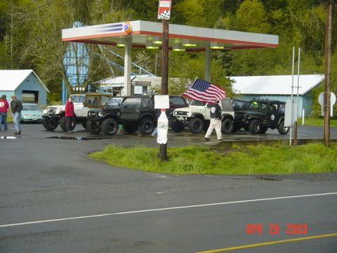 1989 Ford Bronco - At the 76 in Gales Creek there were many rigs getting ready to go