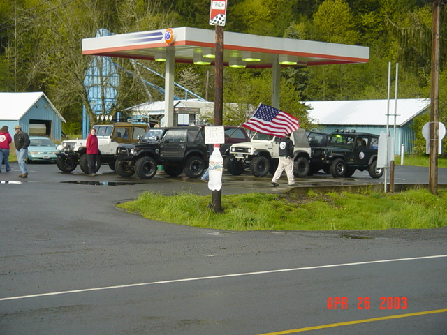 At the 76 in Gales Creek there were many rigs getting ready to go