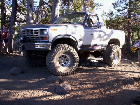 1989 Ford Bronco - This lifted Ford Bronco is equipped for off-road adventures.