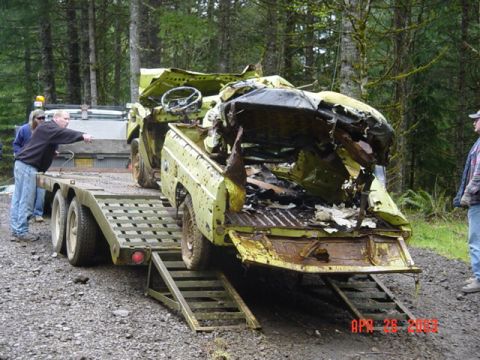 1989 Ford Bronco - One rig on each side of the trailer to winch it up