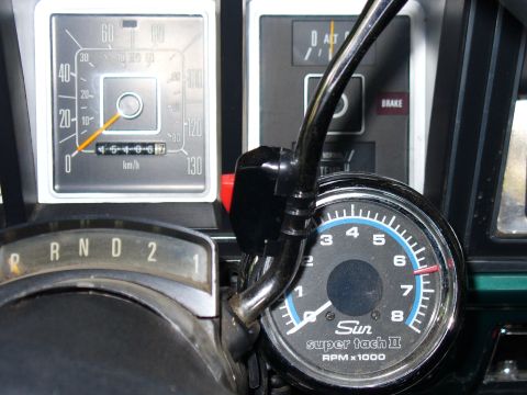 1978 Ford Bronco - The vehicle's interior features a dashboard with a speedometer, a Sun Super Tach II, and a gear selector indicating 'R N D 2 1'.