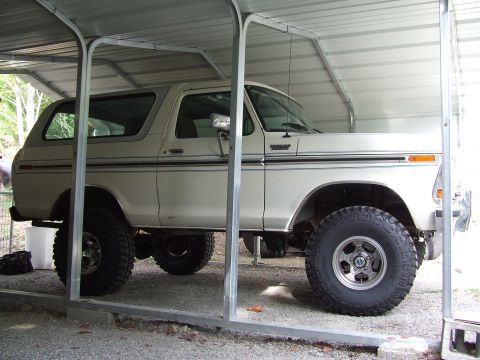 1979 Ford Bronco - She almost doesn't fit into the carport anymore. Notice the new 35" Dick Cepek Mud Countrys.