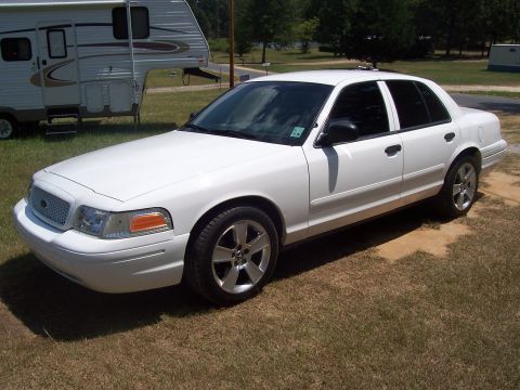 2003 Ford Crown Victoria photo