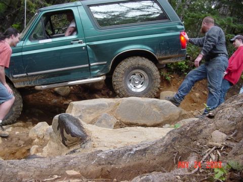 1989 Ford Bronco - Gregs rear tire climbed up also...