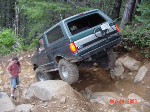 1989 Ford Bronco - And the back tire raised up, just like Marks