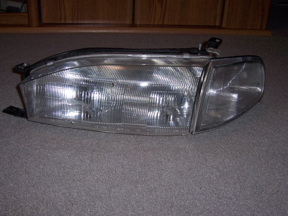 Car headlight assembly with clear lens and amber turn signal