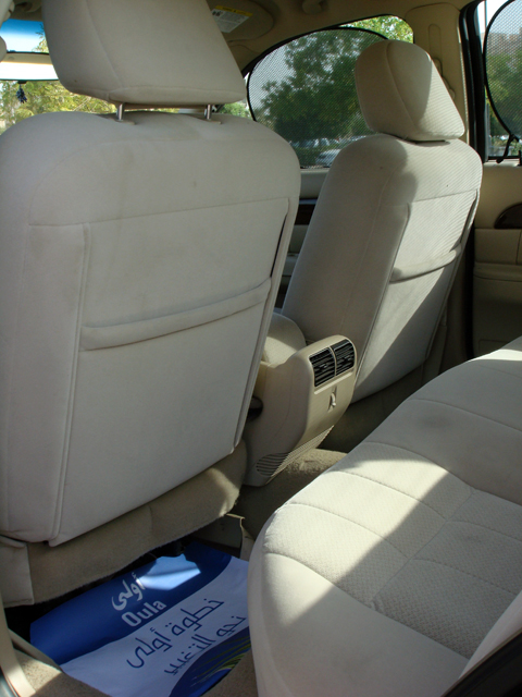 2007 Mercury Grand Marquis - Rear interior view of a vehicle showing the seats and a floor mat with Arabic writing.