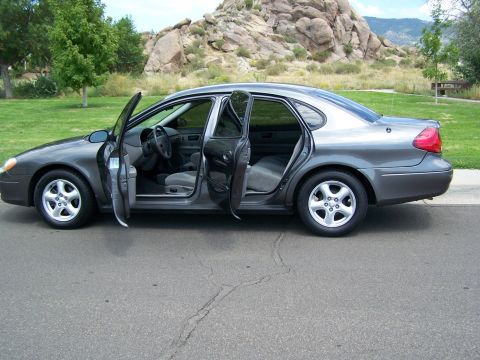 2003 Ford Taurus photo