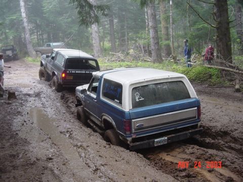 1989 Ford Bronco - Jim tries to pull him out, but no.