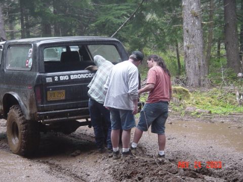 1989 Ford Bronco - Hooking up the winch