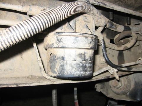 1989 Ford Bronco - Close-up view of a vehicle's fuel filter, showing part number E8TA-9K044-AA and the instruction 'DO NOT REMOVE'.