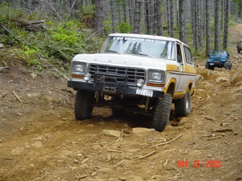 1989 Ford Bronco - Tony just got another dent in the lower part of the rear quarter panel