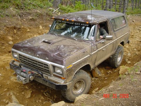 1989 Ford Bronco - Jonny having some fun on the lower part