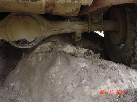 1989 Ford Bronco - Whuups...kinda got on the rock