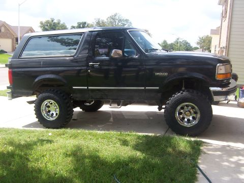 1993 Ford Bronco - New Shoes!