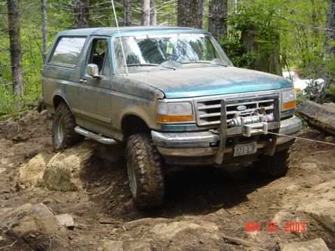 1989 Ford Bronco - More winching with Mike driving