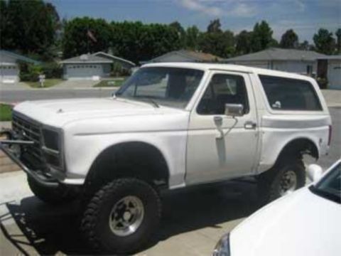 1986 Ford Bronco - This white Ford Bronco appears to be from the early 1980s, not 1986, based on its body style.