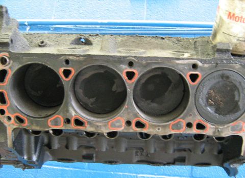 1988 Mercury Grand Marquis - stock motor, pic of pistons 9-9-07