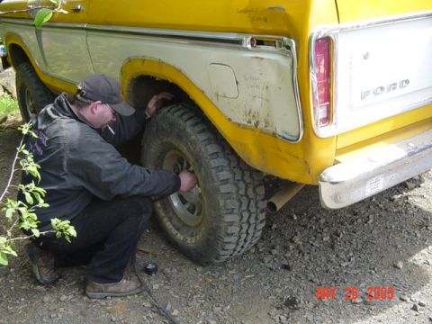 1989 Ford Bronco - Tony airing up