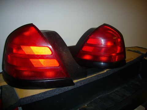 2000 Ford Crown Victoria - Two red and amber taillights are displayed against a neutral background.
