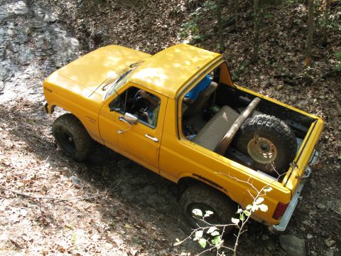 1993 Ford Bronco - Approaching the ledge.