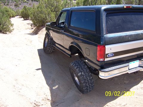1994 Ford Bronco - Flexing