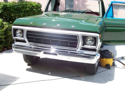 1978 Ford Bronco - Front view of a 1978 Ford Bronco showing its grille and headlights.