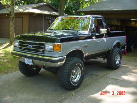 1989 Ford Bronco - Sure looks good with no top!!