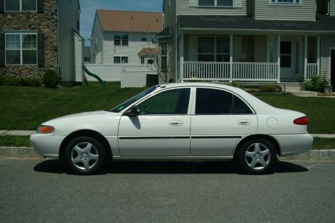 1999 Ford Crown Victoria photo