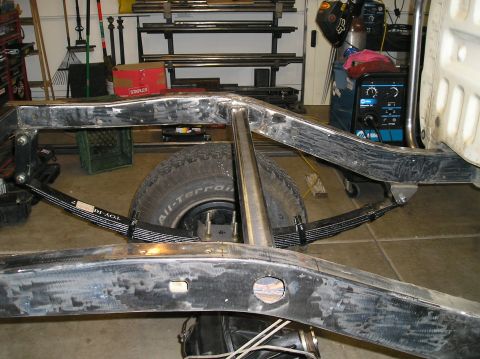 1986 Toyota Hilux - 2x2 tube added, stronger than factory and allows easier/cleaner install for th tank straps