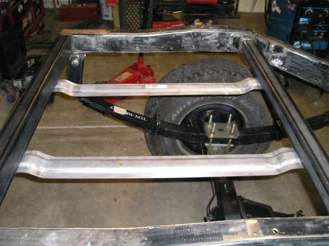 1986 Toyota Hilux - stock straps bolted up