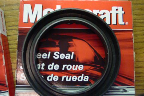 1993 Ford Bronco - A wheel seal is shown in front of Motorcraft packaging, which also displays the words 'Wheel Seal' and 'de roue'.