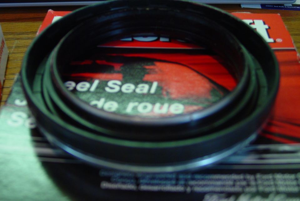 Wheel seal on red and black packaging that says "Wheel Seal" and "de roue"