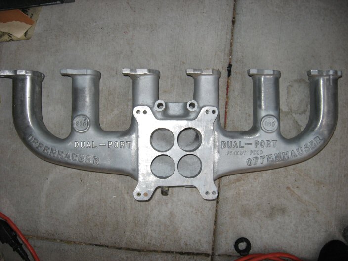 Offenhauser Dual-Port aluminum, 4bbl intake manifold.